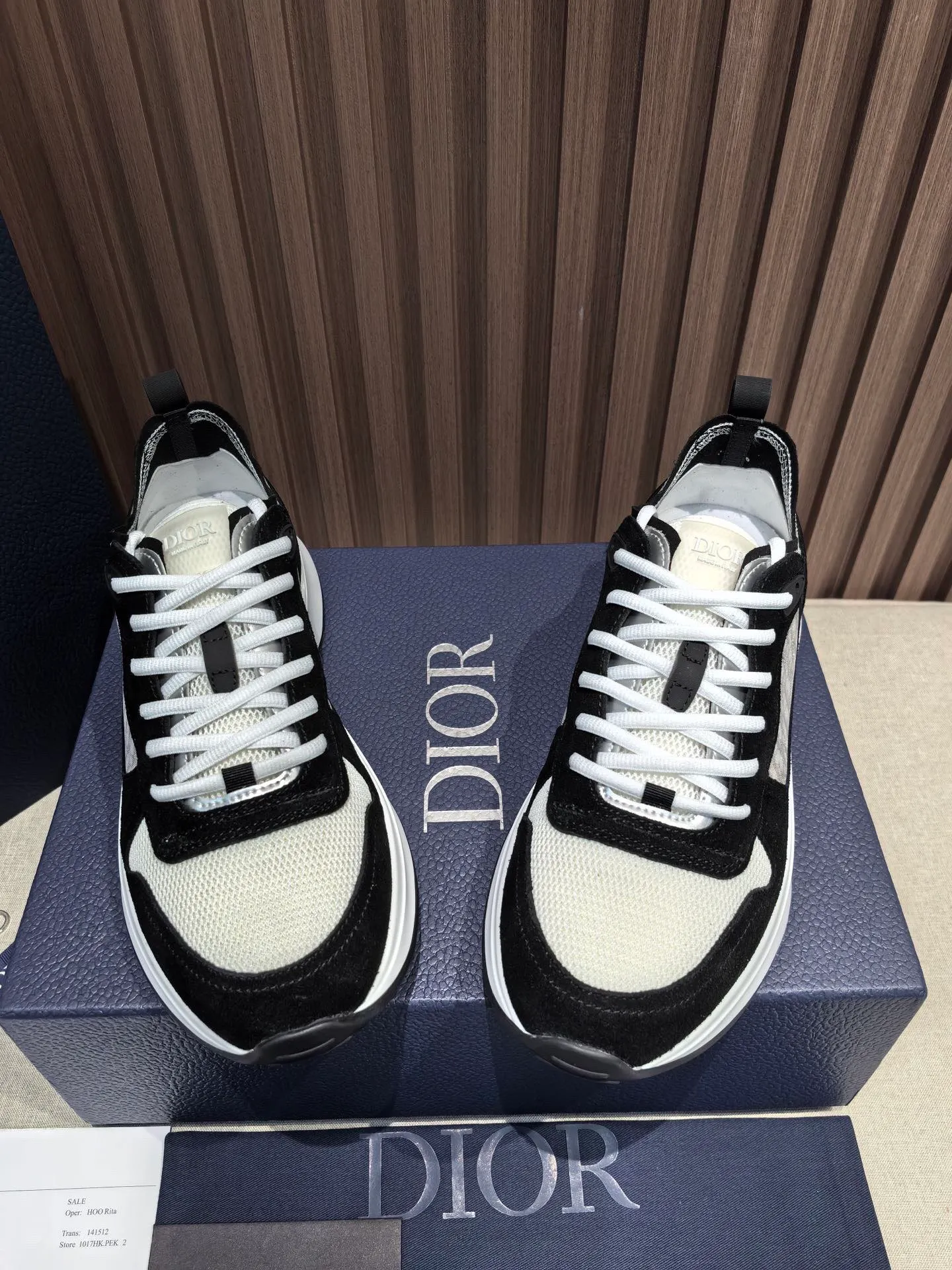 Factory price: 440💰 🔍Top purchasing agent🇮🇹 Dior's super-popular sports shoes, popular for street men, are synchronized with the new product counters. The uppers are made of Italian original imported cowhide and matched with D's customized fabrics. It is a must-have for fashionistas. The complex craftsmanship is perfectly reproduced. Imported soft cowhide foot pads, soles: original soles specially provided by the original factory, exclusive movable molded soles are super comfortable, original factory follow-up goods, 🔍🔍high quality, you can enter and exit the counter at will, welcome to compare, code number 38-45 (46 can be customized and cannot be returned or exchanged)